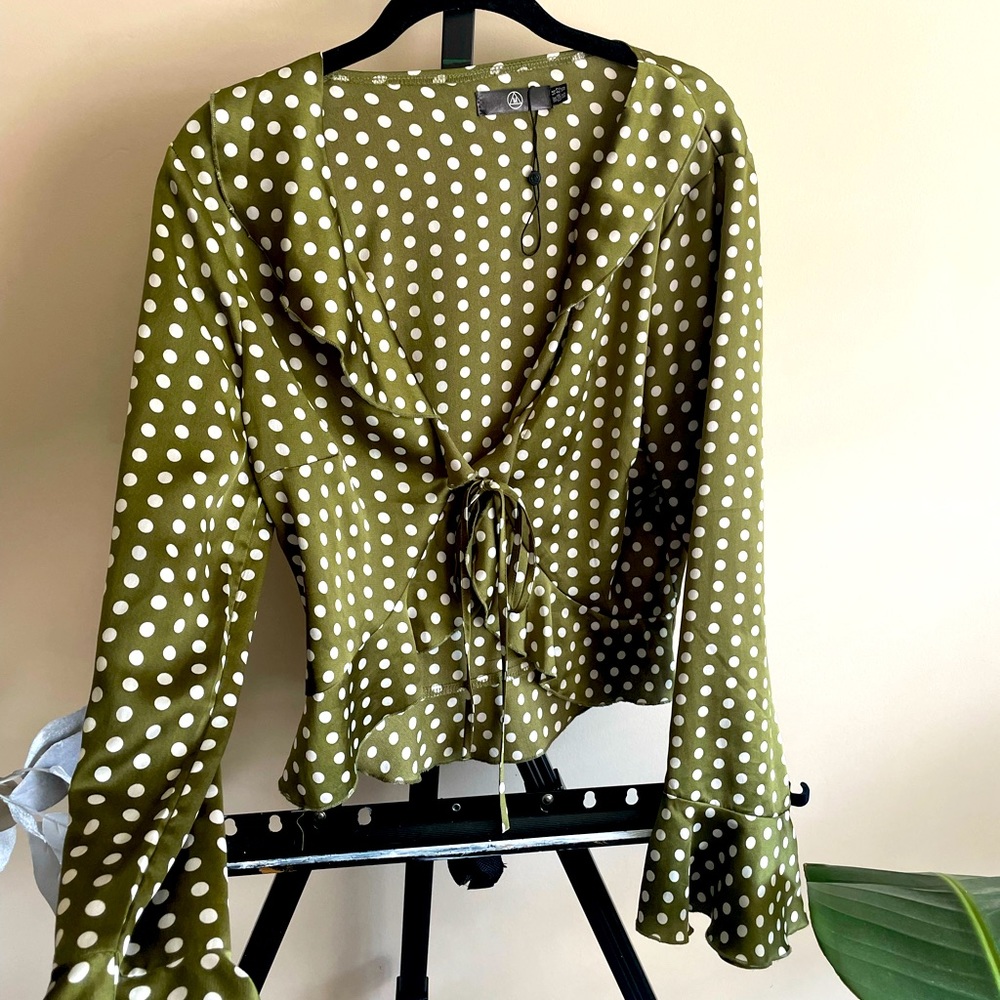 Satin green shirt with polkadots